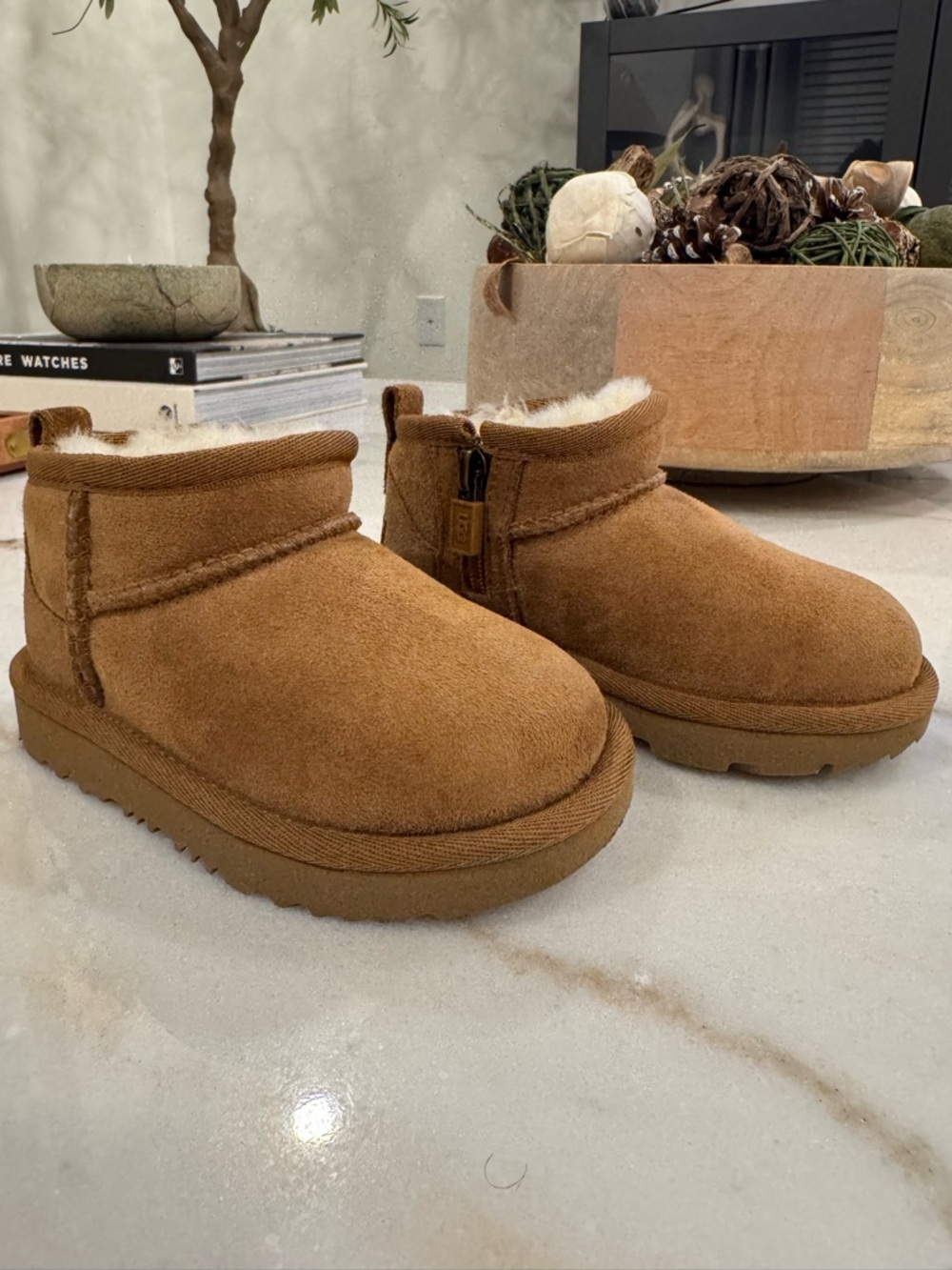 UGG Classic Ultra Mini Toddler Boots Size 8 Chestnut Brown Suede Cozy w Box